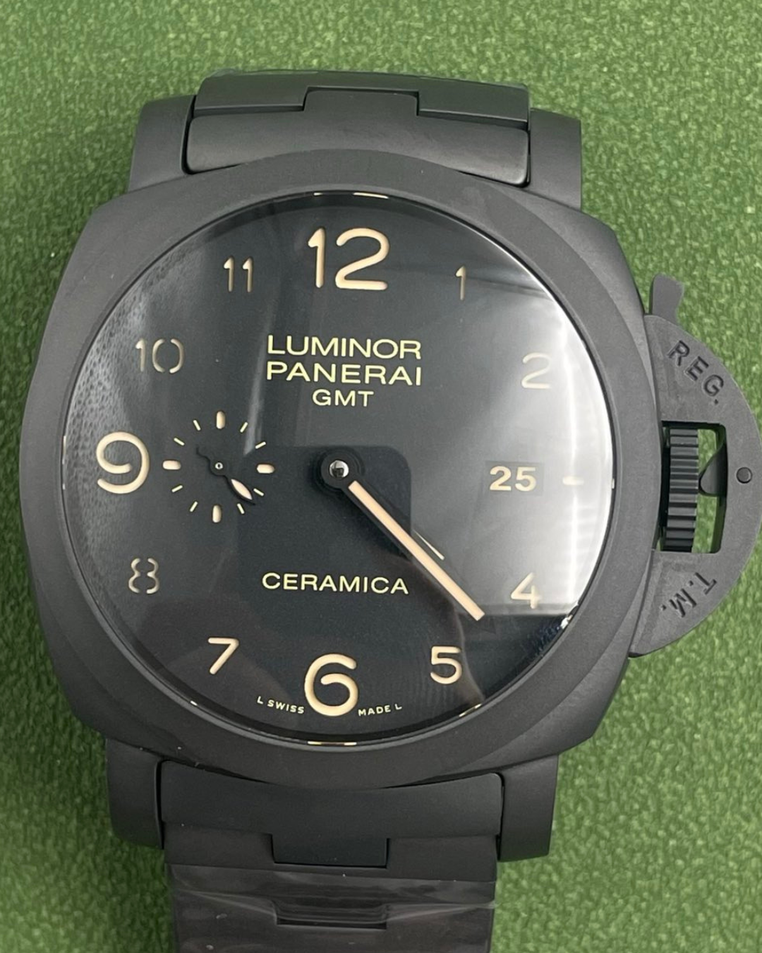 Panerai Luminor 1950 Tuttonero GMT PAM00438 black ceramic watch with GMT function and luminous dial